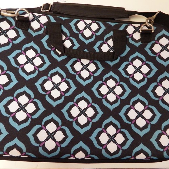 2 piece electronics carrying cases by Chloe Dao - Picture 5 of 6